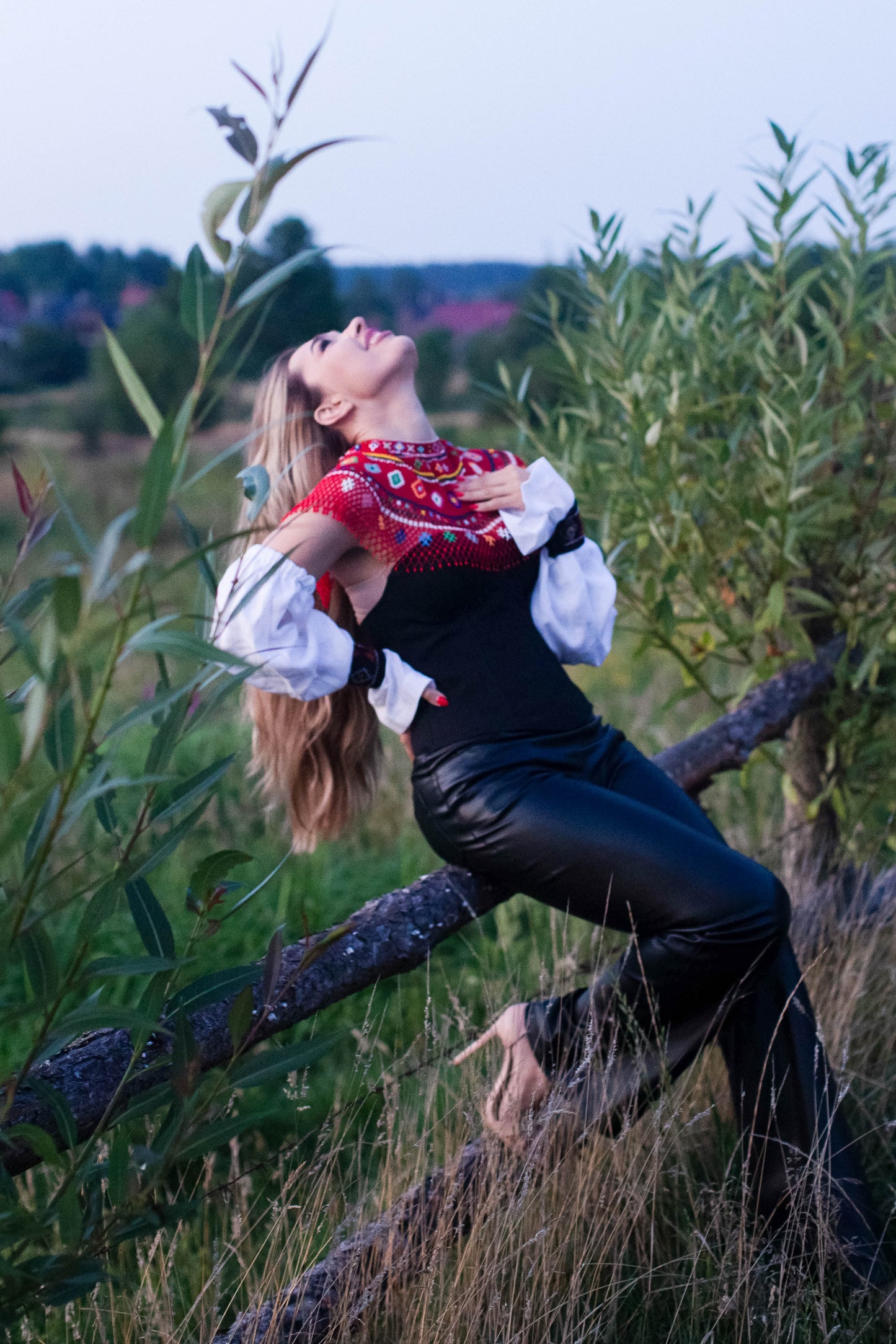 Chic set: corsage, wristband, removable sleeves, chaplet