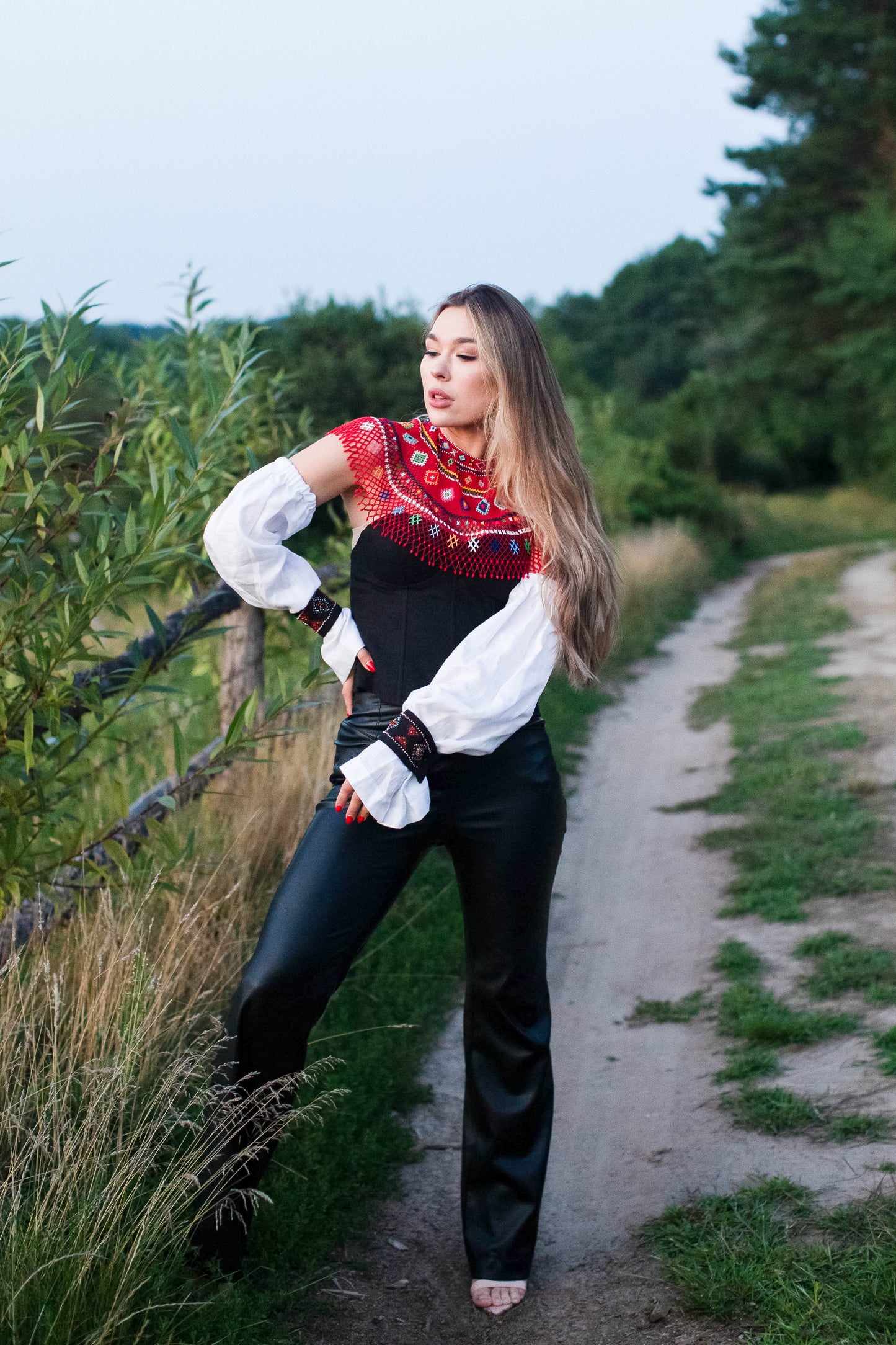 Chic set: corsage, wristband, removable sleeves, chaplet