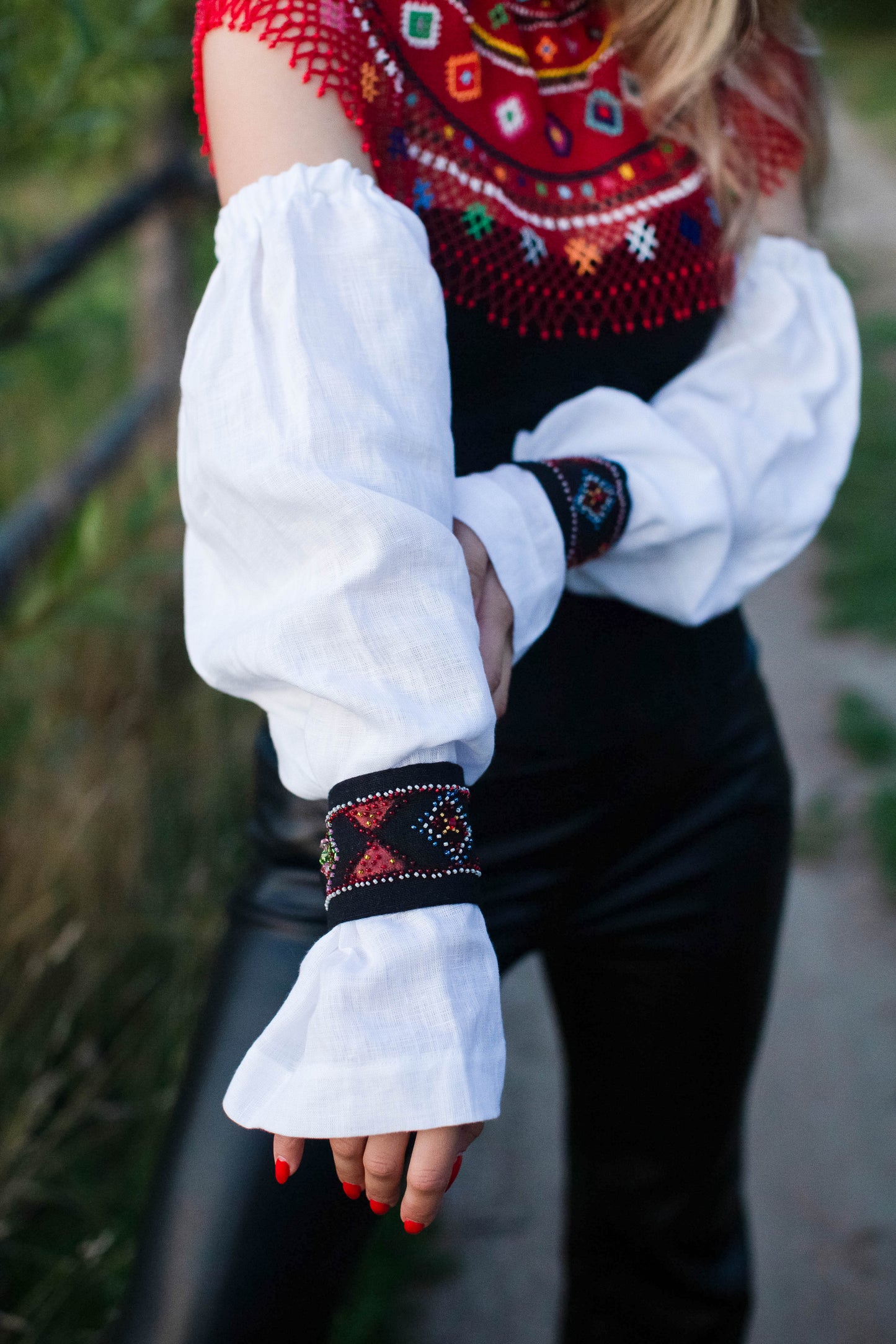 Chic set: corsage, wristband, removable sleeves, chaplet